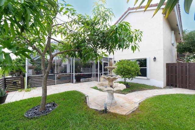 view of yard featuring a patio