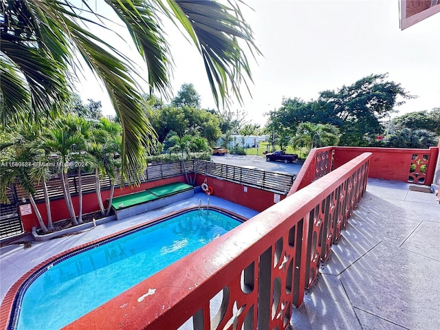 view of swimming pool