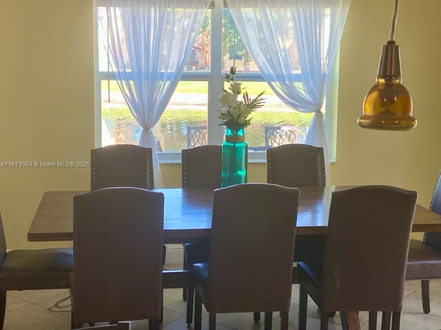 dining room featuring light tile patterned floors