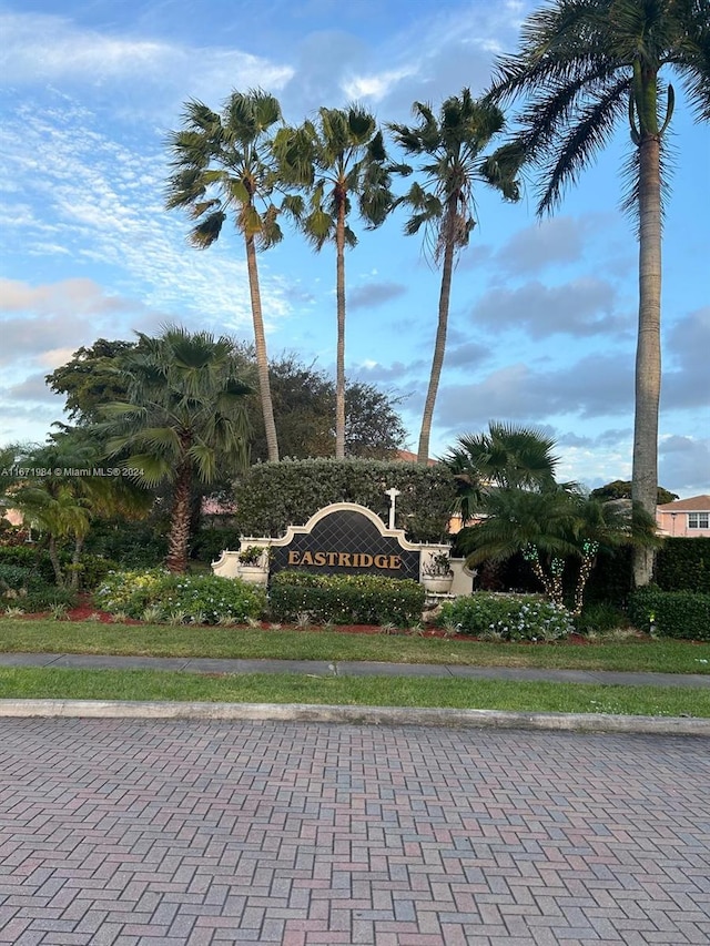 view of community / neighborhood sign