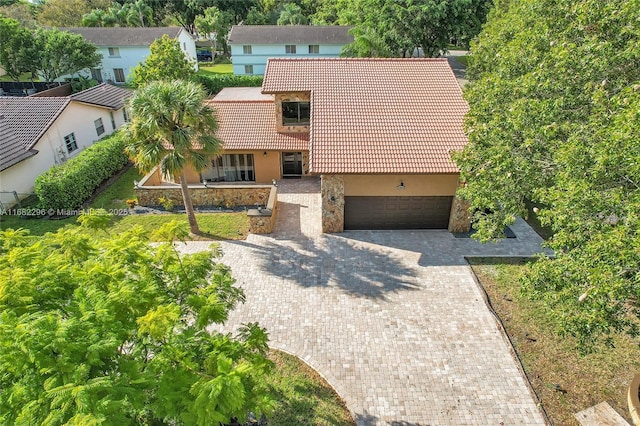 view of front facade with a garage