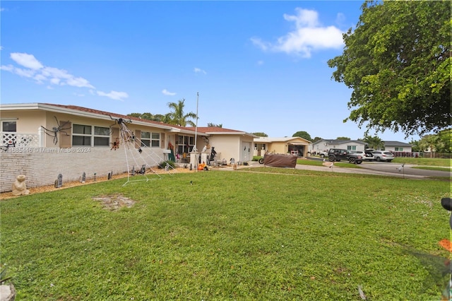 ranch-style home with a front yard