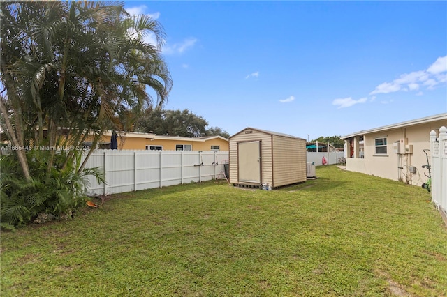 view of yard featuring a shed