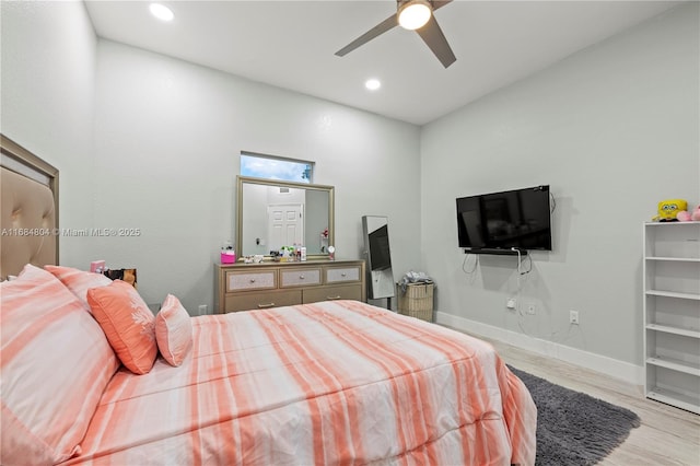 bedroom featuring light wood-style flooring, baseboards, ceiling fan, and recessed lighting