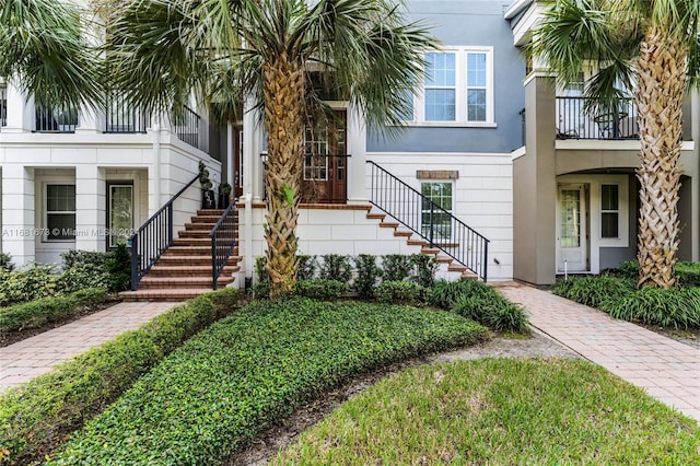 entrance to property featuring a balcony