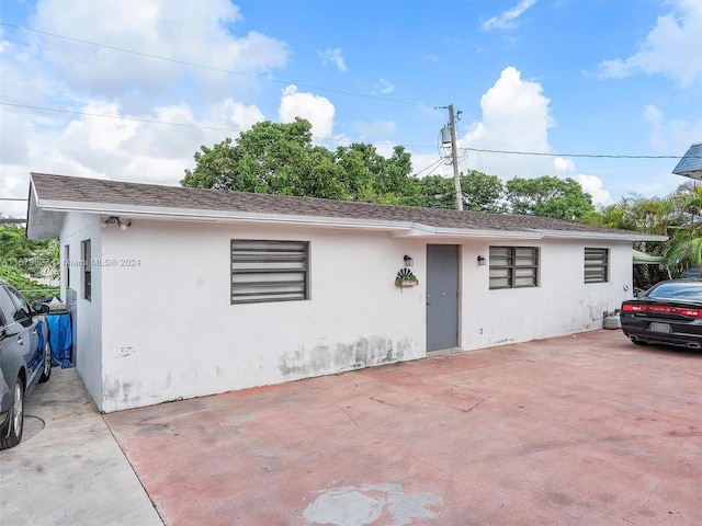 single story home with a patio