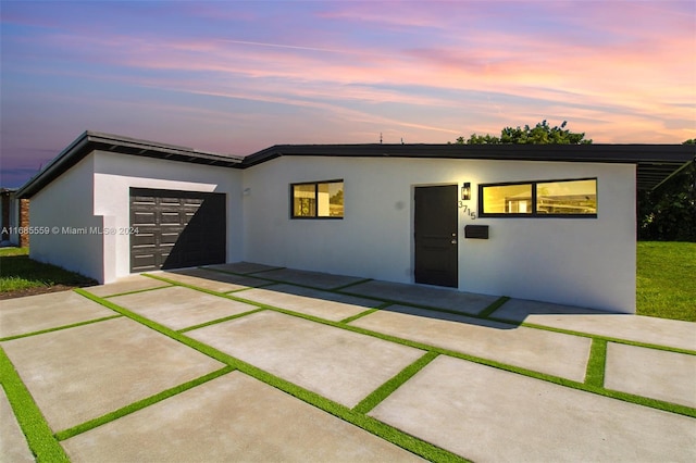 view of front facade featuring a garage