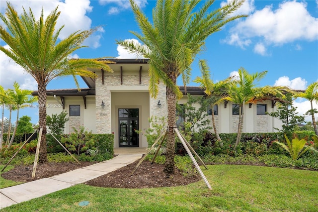 view of front of house with a front lawn