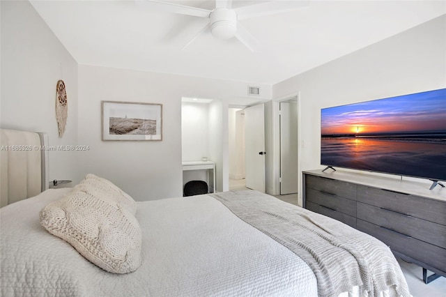 bedroom with ceiling fan