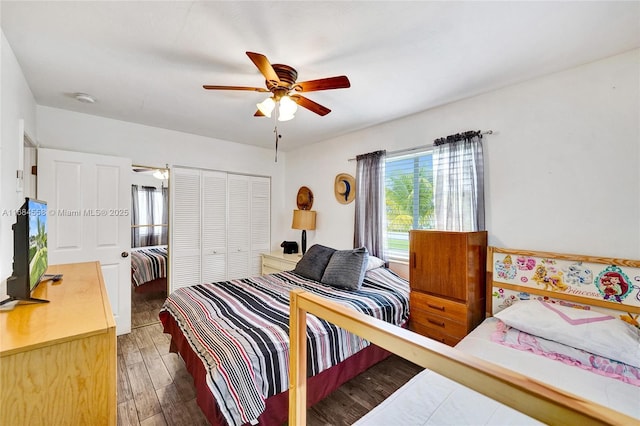 bedroom featuring ceiling fan and a closet