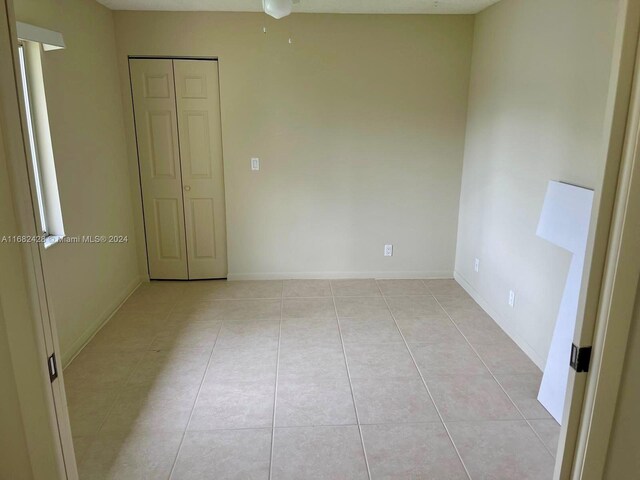 unfurnished room featuring light tile patterned floors