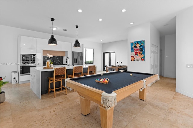 rec room with sink and pool table