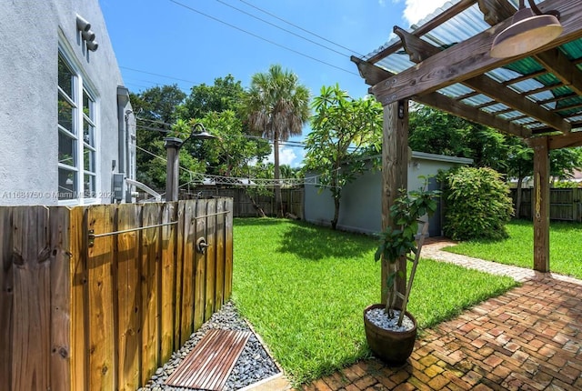 view of yard featuring a pergola