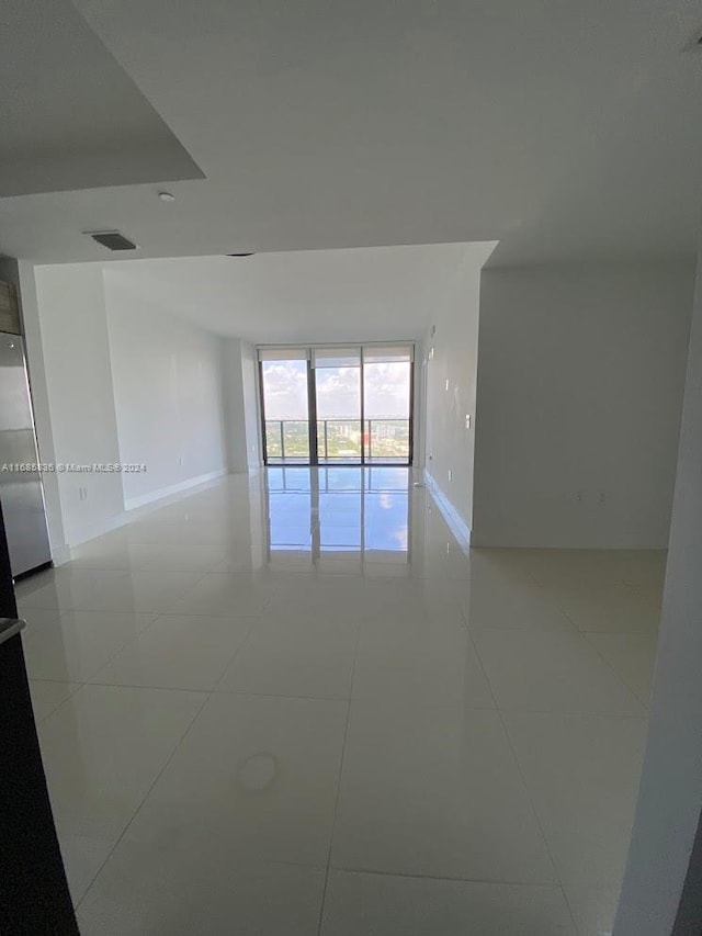 unfurnished room featuring light tile patterned flooring