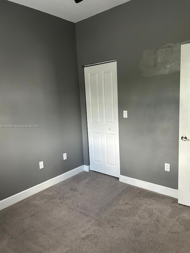 unfurnished room featuring carpet and ceiling fan