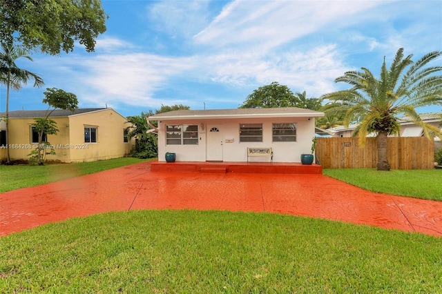 view of front of house with a front lawn