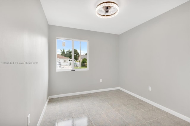 unfurnished room with ceiling fan