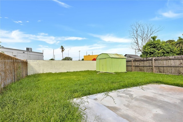 view of yard featuring a shed and a patio