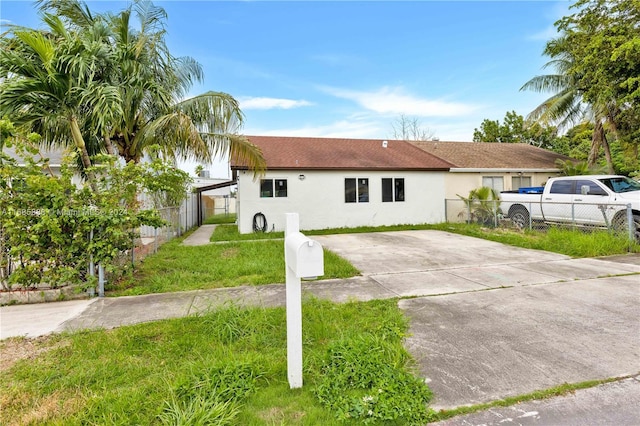 view of front of house with a front yard