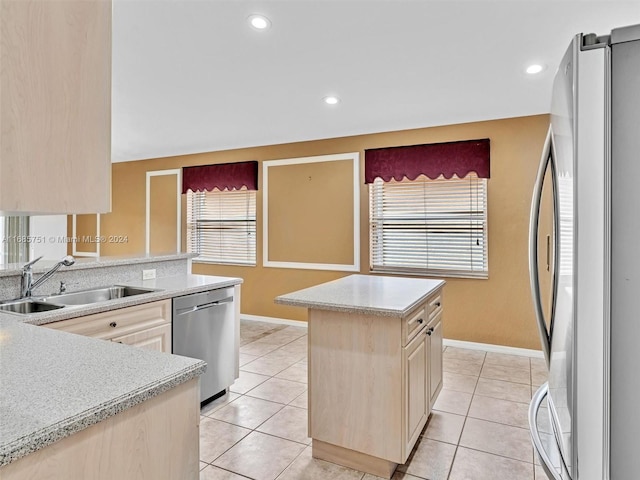 kitchen featuring sink, a kitchen island, stainless steel appliances, light tile patterned floors, and light brown cabinets