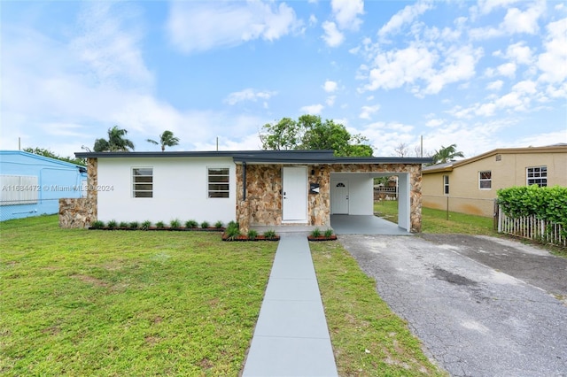 view of front of property with a carport and a front yard