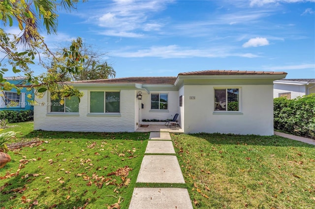 view of front of property with a front lawn