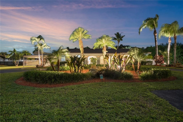 ranch-style home featuring a lawn