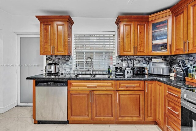 kitchen with tasteful backsplash, stainless steel appliances, and sink