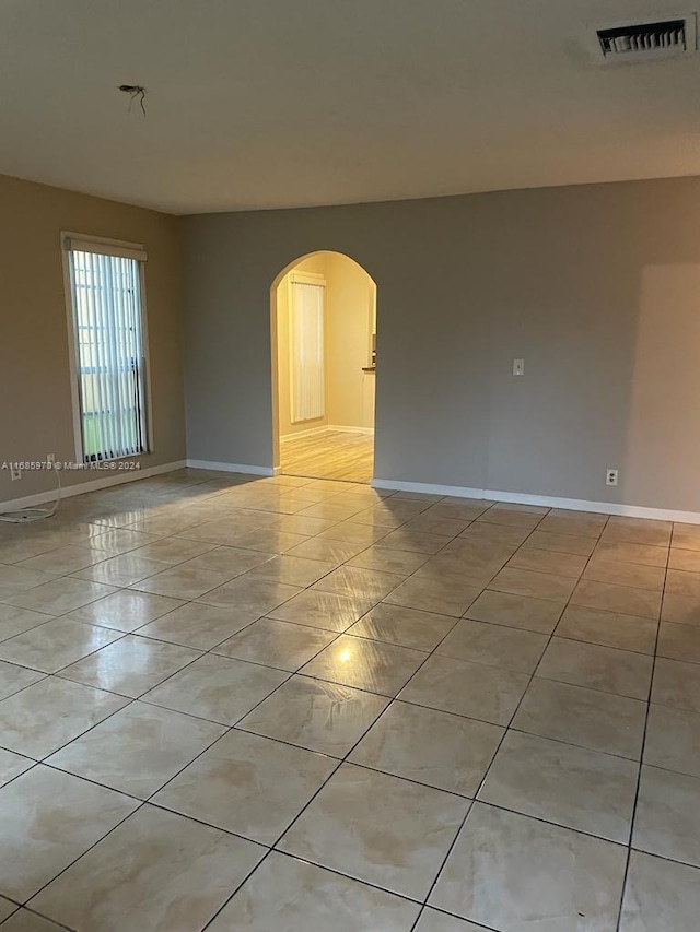 unfurnished room featuring light tile patterned floors