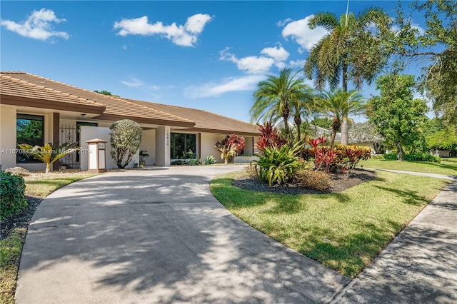 view of front of home with a front lawn