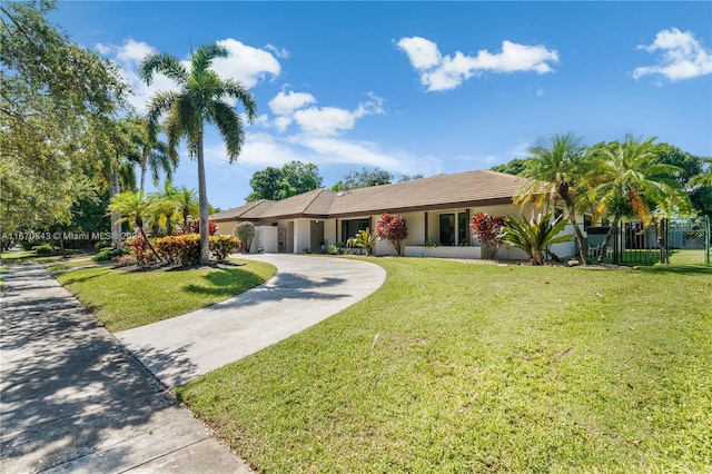 single story home featuring a front lawn