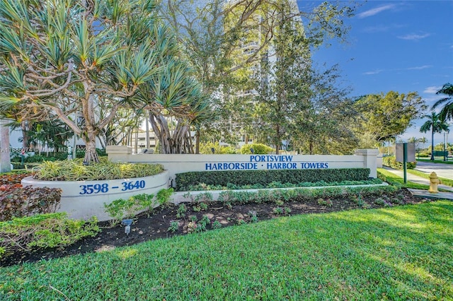 community sign featuring a yard