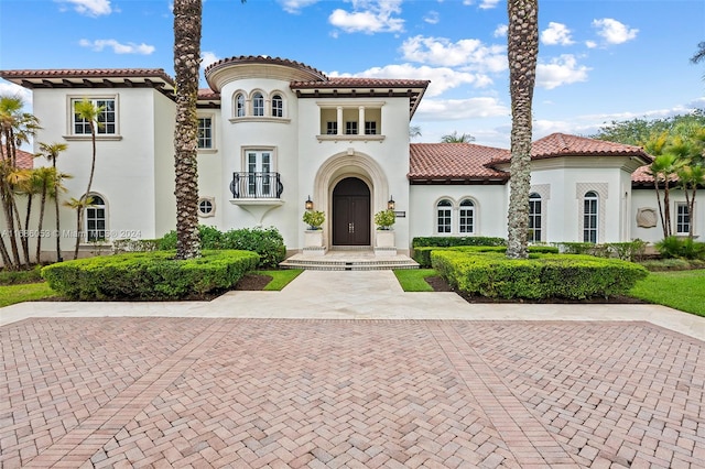 view of mediterranean / spanish-style house