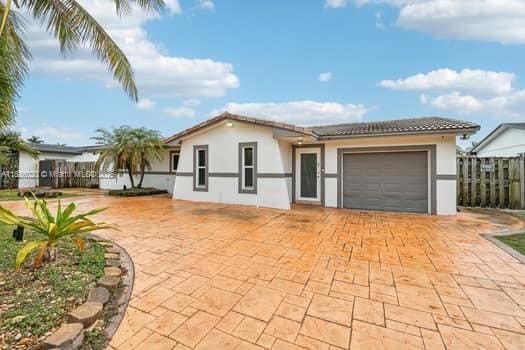 view of front facade with a garage