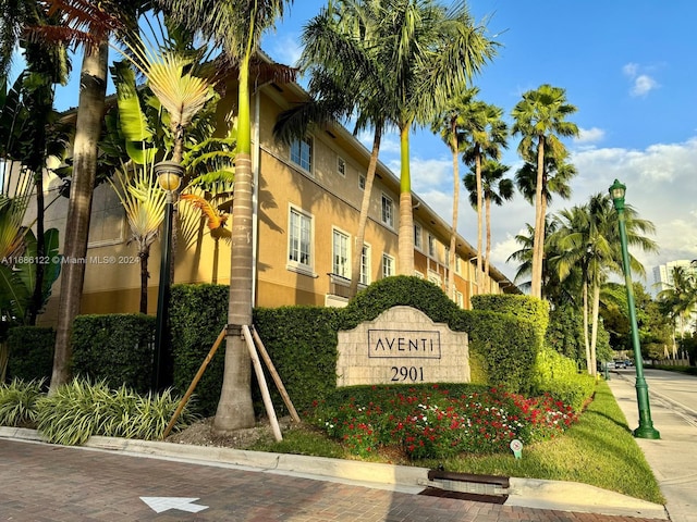 view of community / neighborhood sign