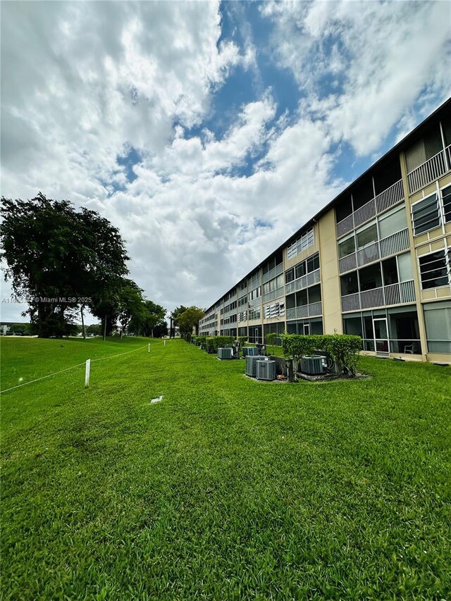 exterior space featuring a lawn