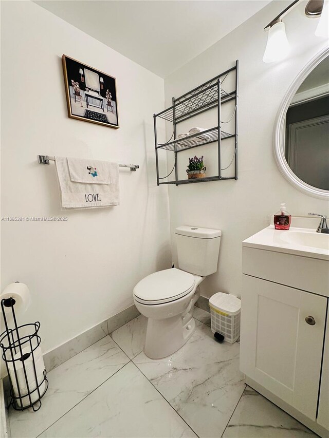 tiled bedroom with ceiling fan, a closet, and a textured ceiling