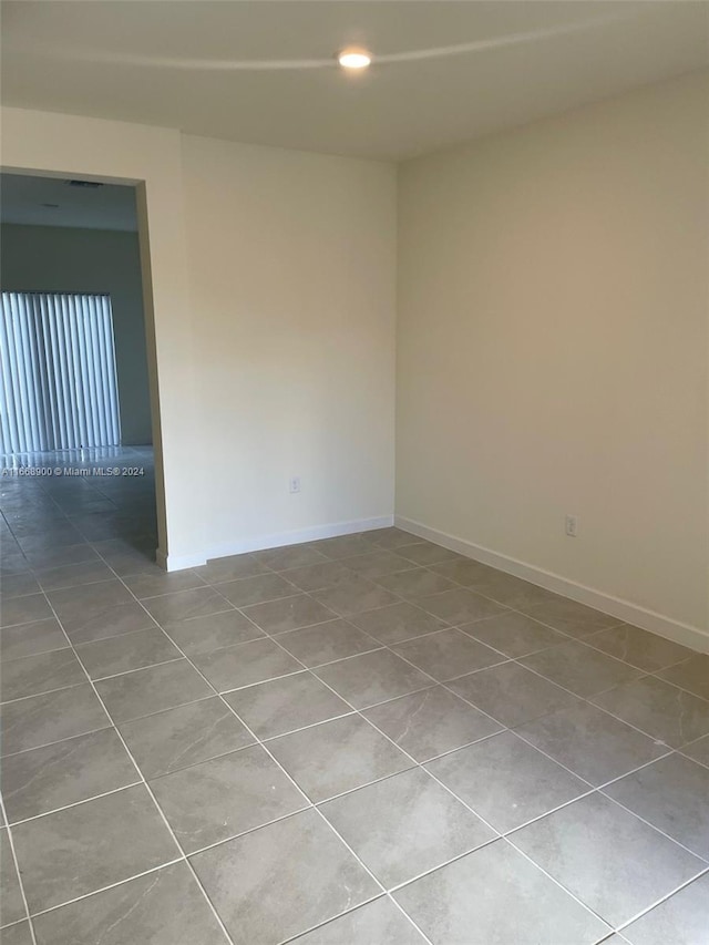 unfurnished room featuring light tile patterned floors