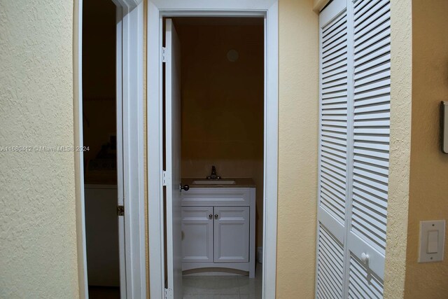 1380 Meadows Blvd, Weston, FL 33327 - hall with a textured wall