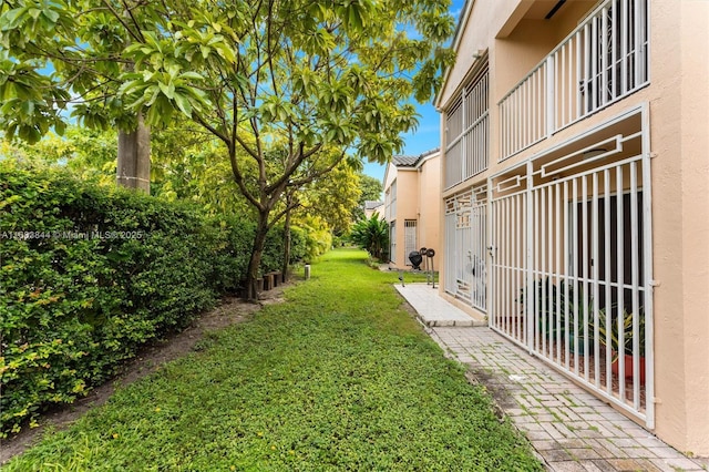 2650 NW 28th St Unit 908-9, Miami, FL 33142 - view of yard