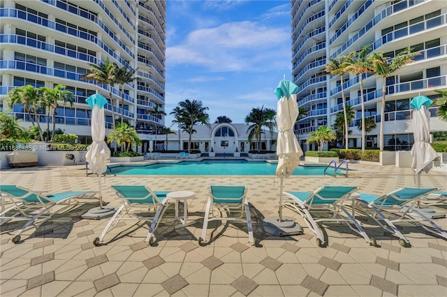 view of swimming pool