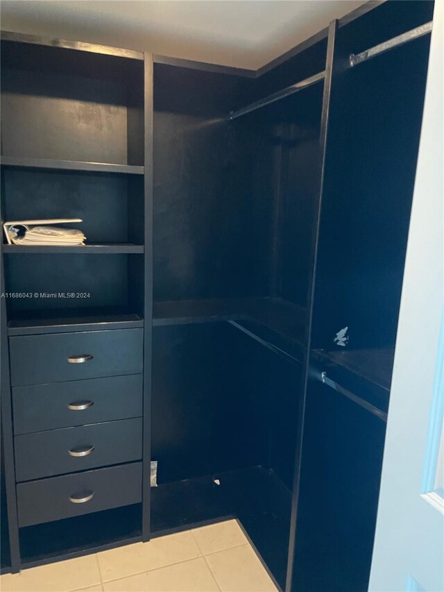 walk in closet featuring tile patterned floors