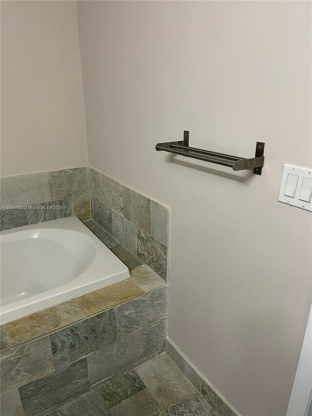 bathroom with tiled tub