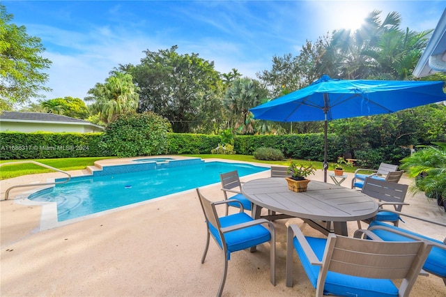 view of swimming pool featuring a patio