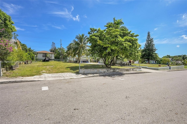 830 S Ridge St, Lake Worth, FL 33460 - view of front facade featuring a front yard
