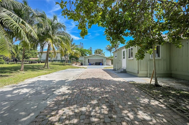 830 S Ridge St, Lake Worth, FL 33460 - view of front of house featuring entry steps, an outdoor structure, a garage, and a front yard
