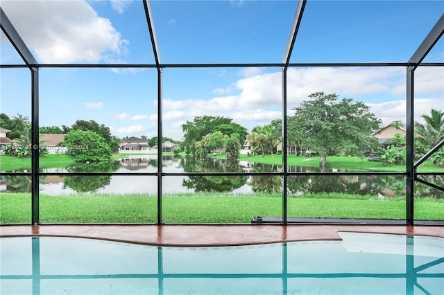 view of pool featuring a water view