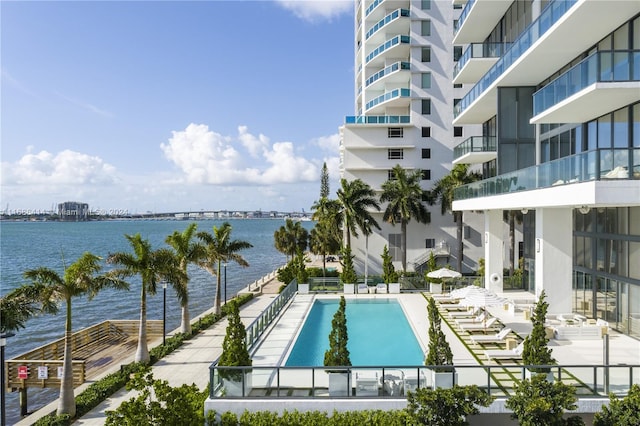 view of swimming pool featuring a water view