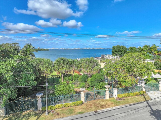 910 N Venetian Dr, Miami Beach, FL 33139 - photo 23