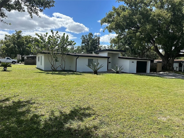 view of front of house with a front lawn